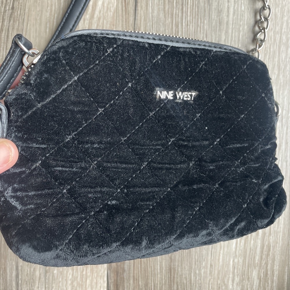 Nine West Black Quilted Velvet Crossbody Bag Silver Chain Strap Camera Bag - Picture 3 of 8